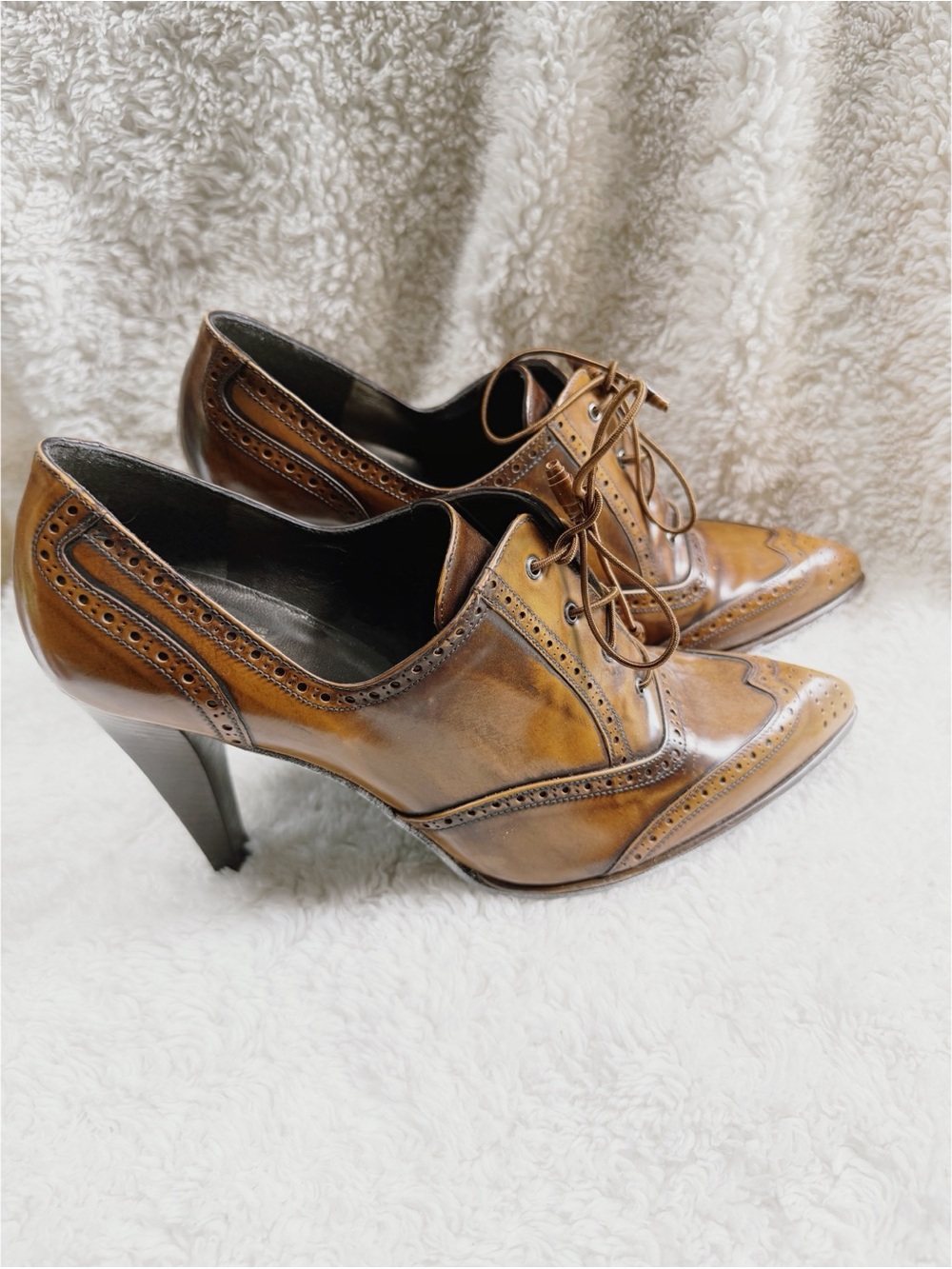 Stuart Weitzman Brown Leather Lace-Up Wingtip Heels - Picture 5 of 6